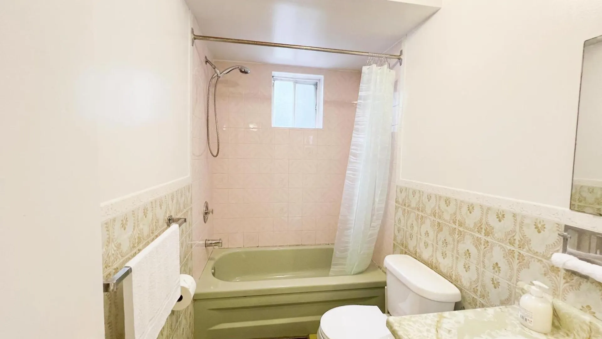 Séjour chez l'habitant Vihome-34- Double Bed Room Near Finch And 404 Bsmt Toronto